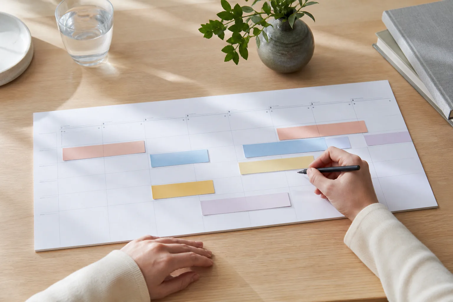 Virkelighedsnær dansk hverdagssituation, der illustrerer ugekalender
